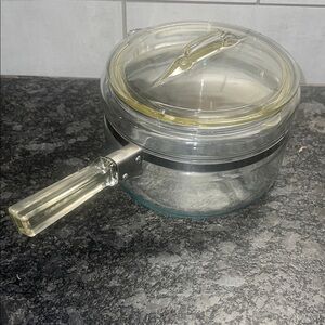 Vintage Pyrex saucepan with lid. Pouring spout. Exc condition No chips